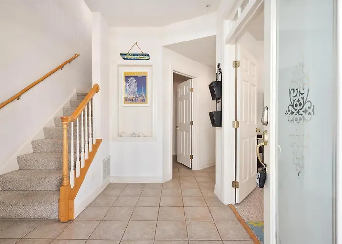 Beautiful 4 Bedroom Townhouse In Sunset Island!