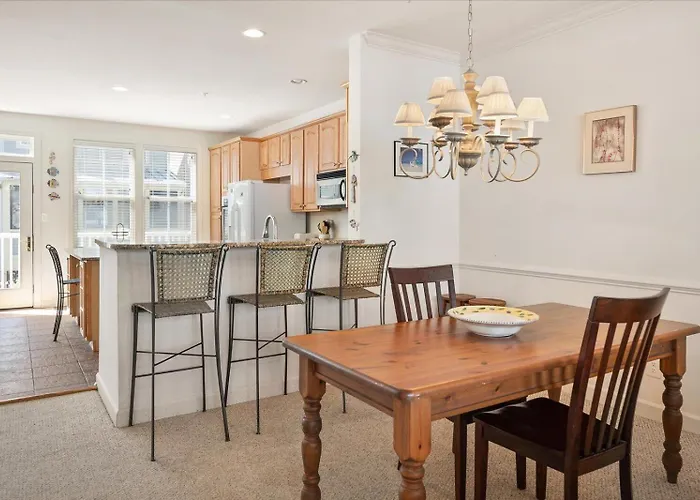 Beautiful 4 Bedroom Townhouse In Sunset Island! Ferienhaus *
