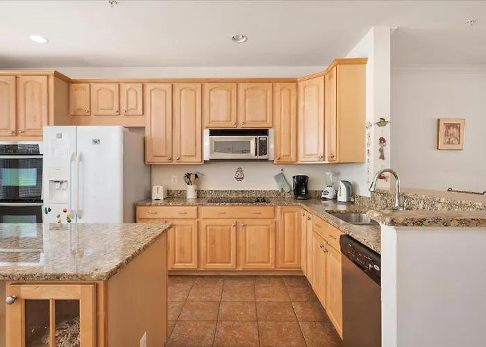 Beautiful 4 Bedroom Townhouse In Sunset Island! Ferienhaus