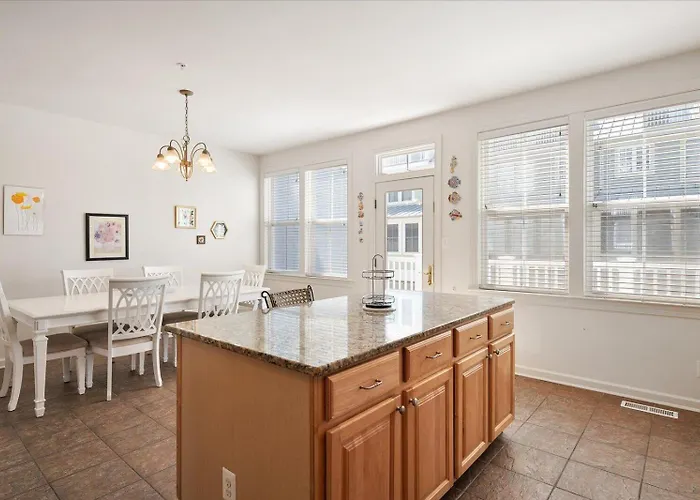 Beautiful 4 Bedroom Townhouse In Sunset Island! Ferienhaus *