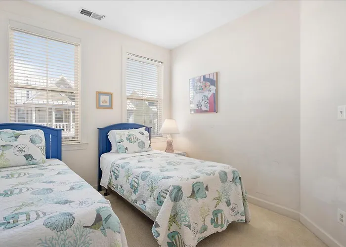 Beautiful 4 Bedroom Townhouse In Sunset Island!