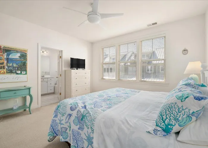 Beautiful 4 Bedroom Townhouse In Sunset Island! *