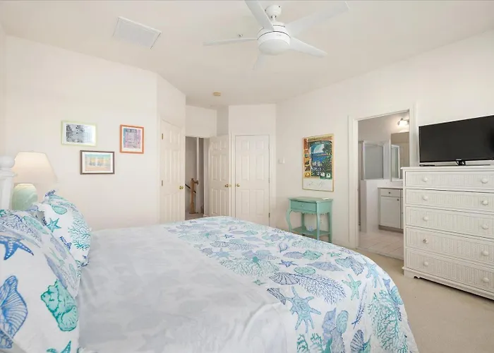 Beautiful 4 Bedroom Townhouse In Sunset Island! *
