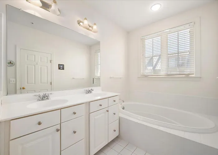 Beautiful 4 Bedroom Townhouse In Sunset Island! Holiday home