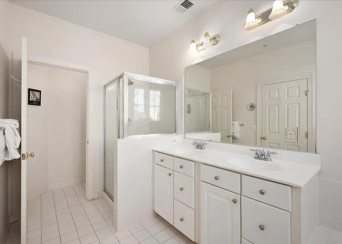 Beautiful 4 Bedroom Townhouse In Sunset Island!